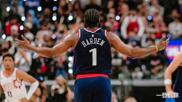 金斧子配资 快船2连胜? 哈登单挑霍勒迪, 泰伦-卢变阵有奇效, 杨瀚森证明自己
